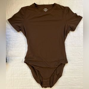 Skims Fits Everybody Tshirt Bodysuit. Brown-Jasper. Size M.
